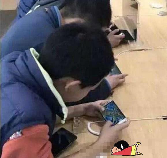 “手机网吧”走红，2块钱一个小时就开学校旁边，这谁能顶得住？