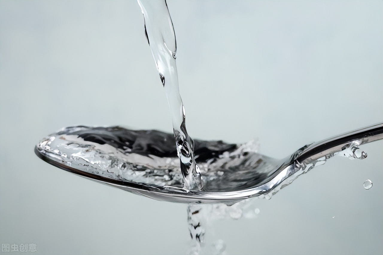 02胶水怎么洗掉最简单的方法(手被502胶水粘住怎么办?别急,只需滴一滴,胶水融化不伤手)