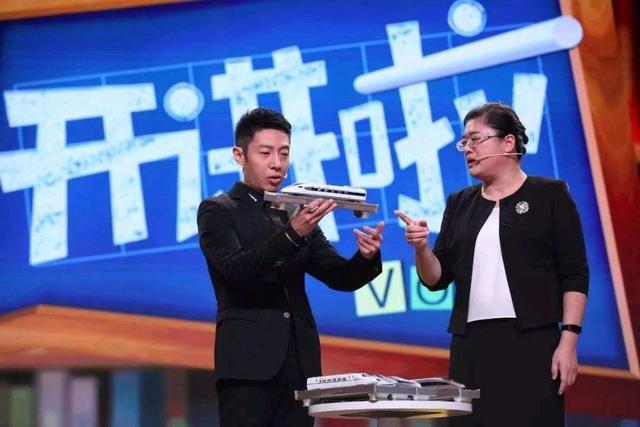 高铁一姐的现状（高铁女神梁建英）(1)