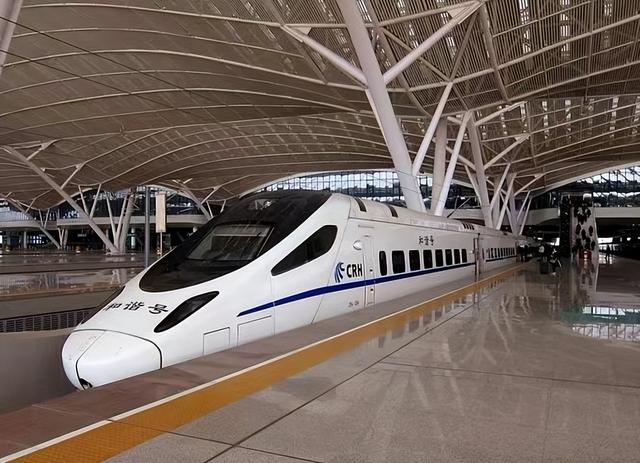 高铁一姐的现状（高铁女神梁建英）(10)