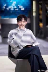 ​张若筠白发挑染，很帅气啊！和唐艺昕两口子状态都超级好！