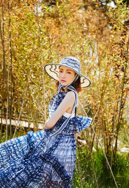 林源蓝色长裙性感时尚写真图片