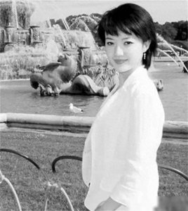 ​英拉最美的一张照片，浑身散发出迷人的女人味。