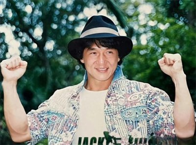 ​成龙2025风云录：从“天下男人都会犯的错”到股市“功夫之王”