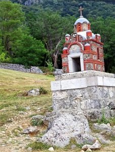 ​活人墓”：农村的负担与传统文化的冲突