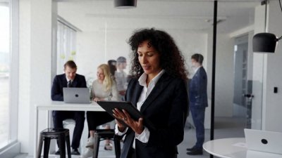 ​金立教父刘立荣：从辉煌到衰败，一代手机巨头的陨落