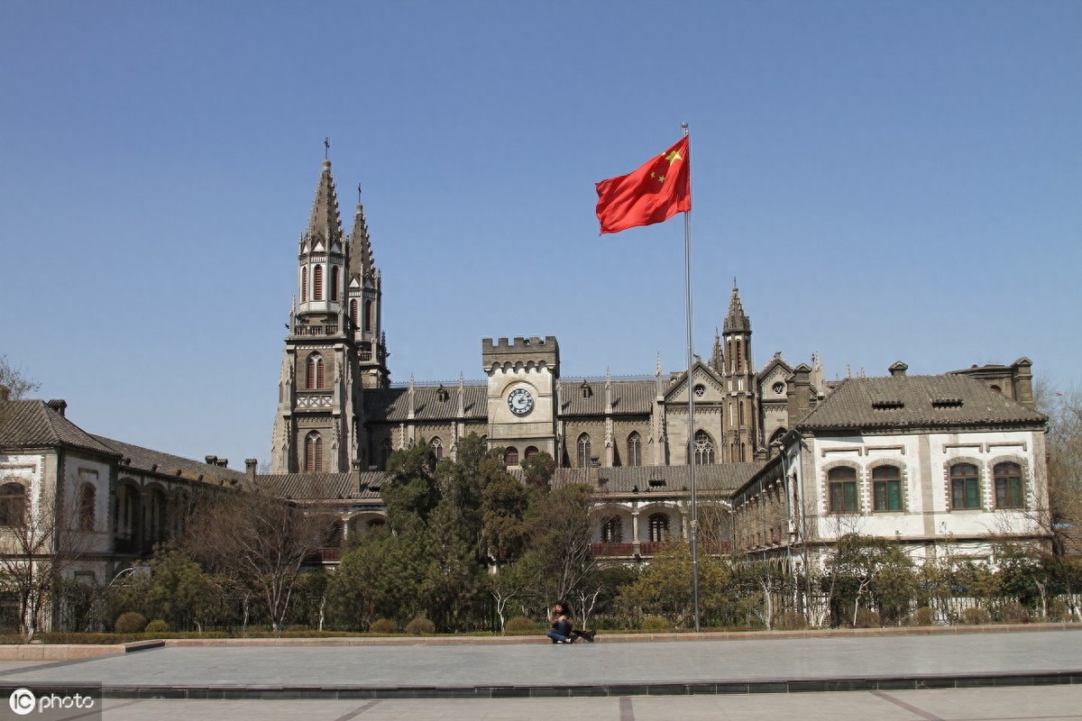 中国三大著名教堂之一，天主教济南洪家楼教堂