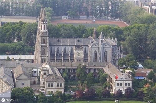 中国三大著名教堂之一，天主教济南洪家楼教堂