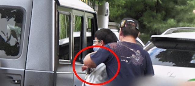 陈羽凡白百合高调复合（陈羽凡录音室玻璃影子疑似白百何）