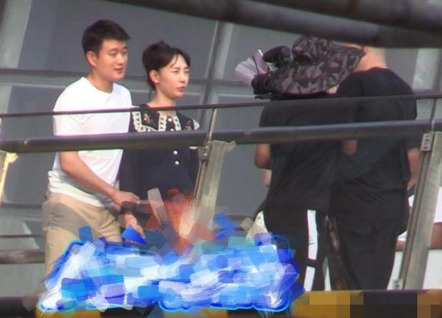 陈羽凡白百合高调复合（陈羽凡录音室玻璃影子疑似白百何）