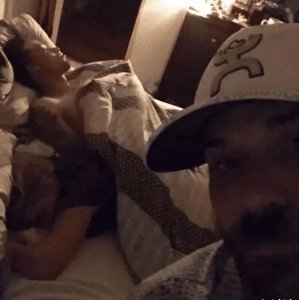 ​妻子出轨，丈夫竟含泪拍照！这段爆笑故事引发无数网友关注