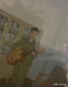 ​王一博晒父亲照两人神似，最新综艺中一改沉默形象，变身小话唠