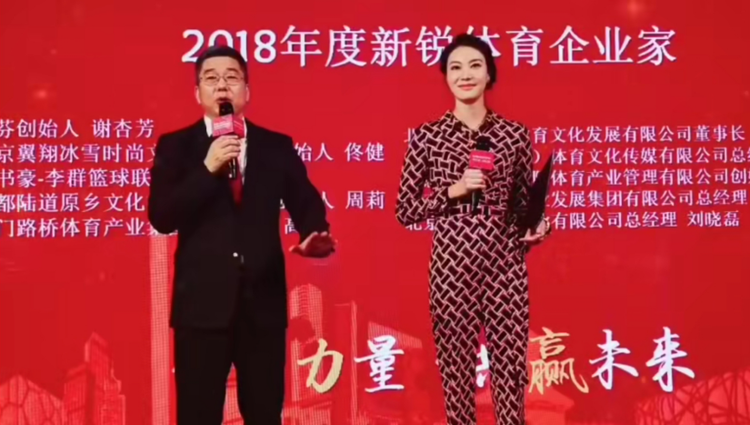 谢杏芳晒视频庆祝38岁生日，林丹抱3岁儿子一同庆祝，画面超温馨