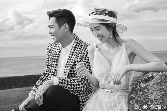 张若昀晒婚纱照官宣结婚，用8个字许诺一生，唐艺昕用一个字回应