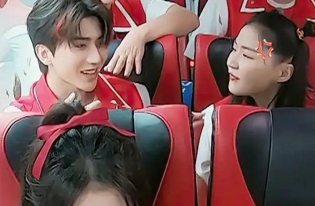 相貌平平的金靖,却让蔡徐坤不敢直视,她凭什么火?