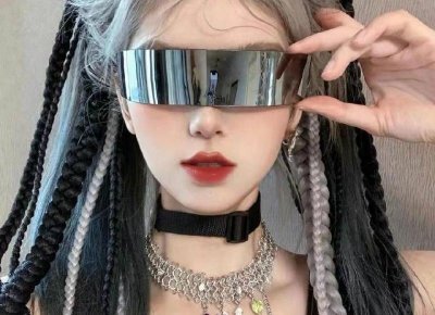 ​头屑多是什么原因造成的（为何天天洗头还有头屑）