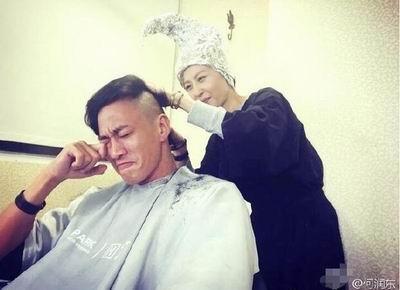 何润东秃顶了吗（何润东被剃光头）(1)