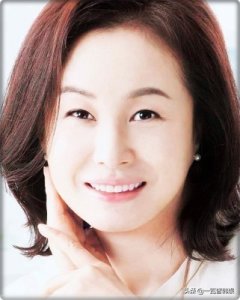 ​金美淑休息晒贵妇日常 年轻时气质一骑绝尘 出演女王的条件走红