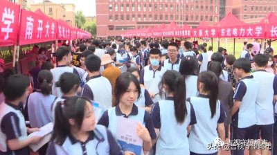 ​高校招生咨询会，为考生精准解析升学信息