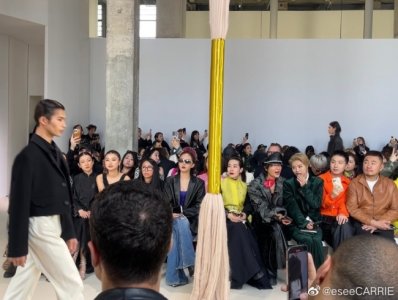 ​陆仙人巴黎时装周首秀 从小网红成长为国际超模