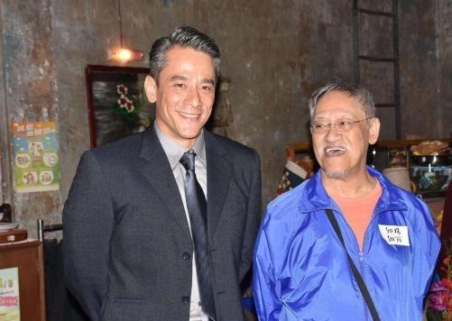 吴耀汉儿子43岁已“白头”，生活节俭带女友喝粥