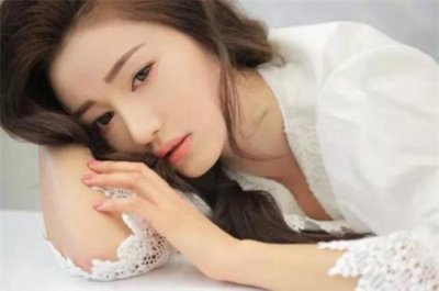 ​女生问有多想她怎么回答，女朋友问有多想她怎么回答