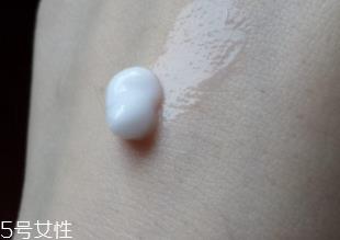minon乳液适合油皮么？干皮和敏感肌最适合