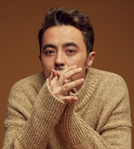 抖音阿力酷是中国人吗  他的长相酷似钢铁侠眉眼很深邃