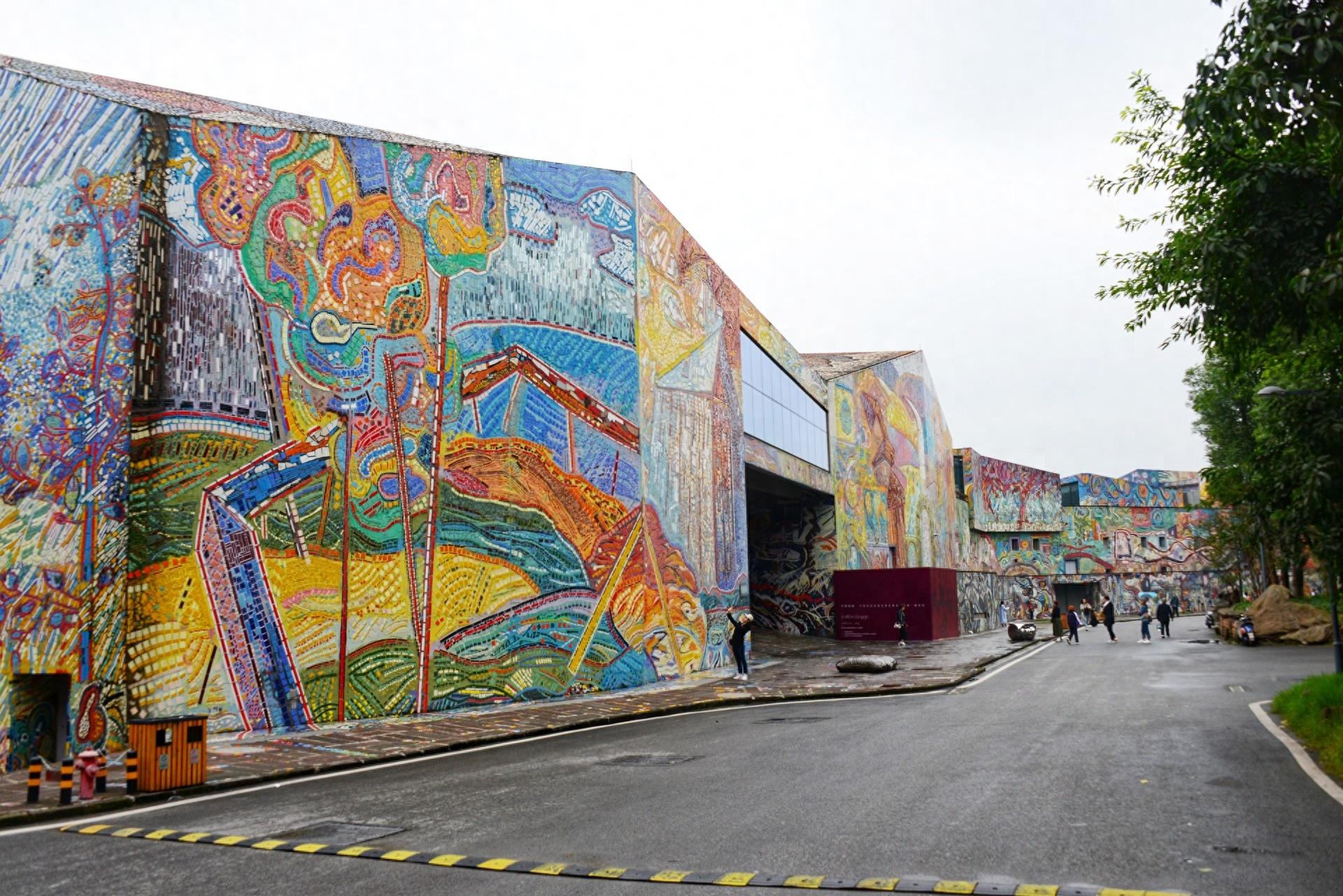 「旅游推荐」重庆川美涂鸦一条街，当今中国最大的涂鸦艺术作品群