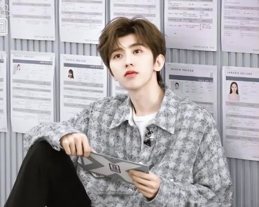 ​蔡徐坤再被前经纪公司起诉，6400万存款遭冻结，工作室做出回应