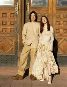 ​向佐郭碧婷：爱情热搜背后的多面剖析