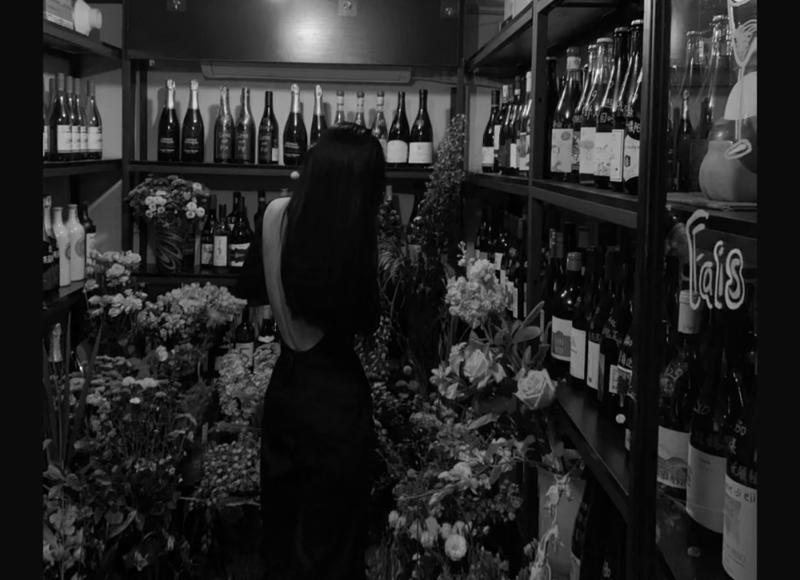 女儿狂扇68岁亲妈4大嘴巴，不解气让其滚回娘家，老伴：我不管