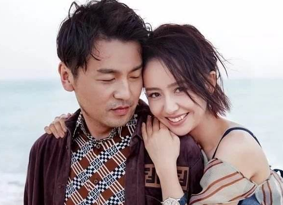 39岁“前夫哥”雷佳音：为何红了多年没绯闻，看他妻子是谁就知道