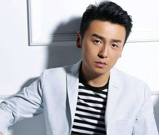 39岁“前夫哥”雷佳音：为何红了多年没绯闻，看他妻子是谁就知道