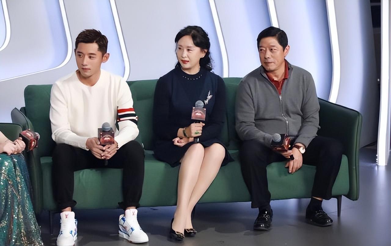 张继科个人资料简介及身高（好事将近？34岁张继科开豪车深夜约会，同回爱巢，新女友不输景甜）