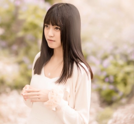 易嘉爱创作型艺人，自己填词谱曲并演唱，是团内公认的音乐才女