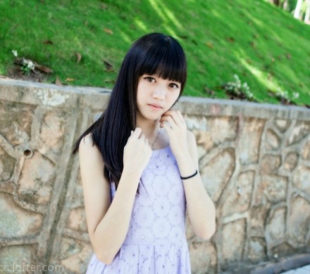 易嘉爱创作型艺人，自己填词谱曲并演唱，是团内公认的音乐才女