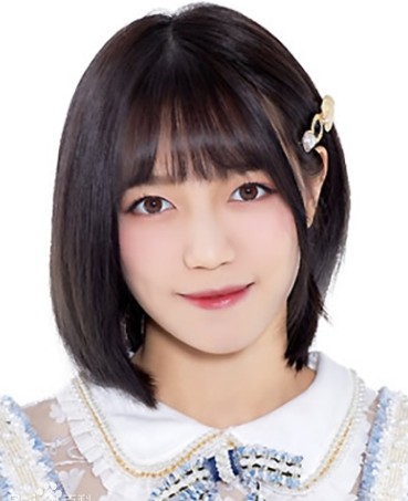 易嘉爱创作型艺人，自己填词谱曲并演唱，是团内公认的音乐才女