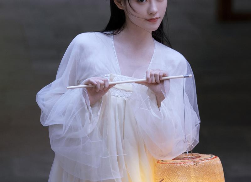 上海41岁富婆嫁24岁大学生(已婚“富二代”同时交往10个女子)