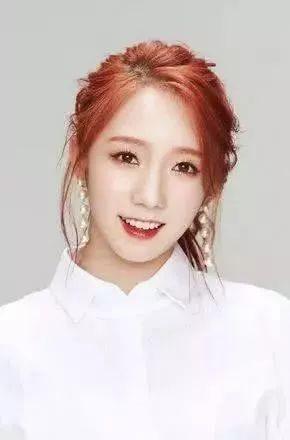 吴宣仪年龄造假被曝光？其证件照惨遭泄露，真实年龄到底多少岁？