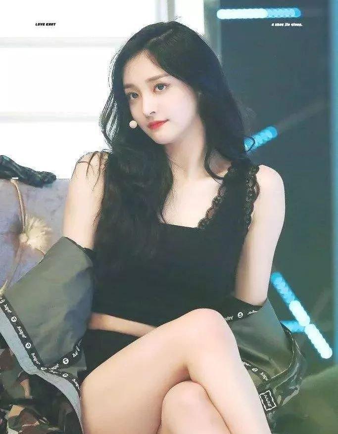 吴宣仪年龄造假被曝光？其证件照惨遭泄露，真实年龄到底多少岁？