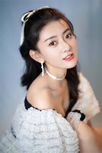 ​＂梁洁：演技巅峰，多彩艺术之旅与社会责任的兼程＂