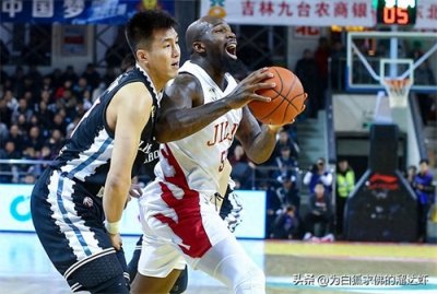 ​今晚，辽宁男篮和吉林男篮激战三加时，钟诚关键时刻抢断绝杀