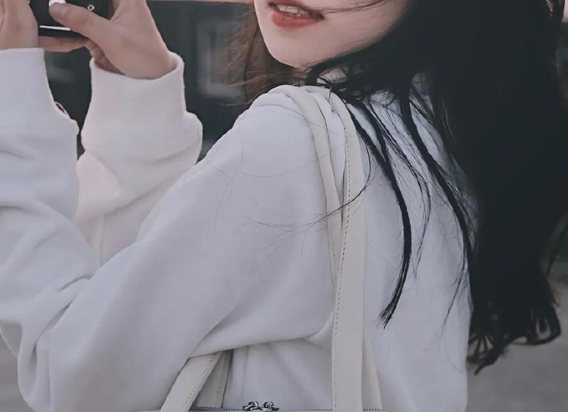 余秀华：人到中年，患有脑瘫的她，为自己争取到了自己欢喜的人生