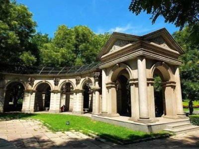 ​绿色西城欧洲规则式庭院韵味的人定湖公园