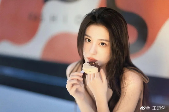 王楚然吊带紧身裙高清写真合集