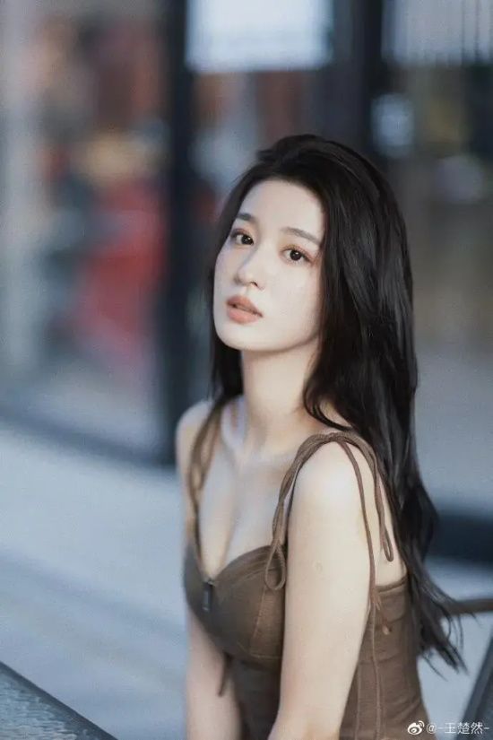 王楚然吊带紧身裙高清写真合集