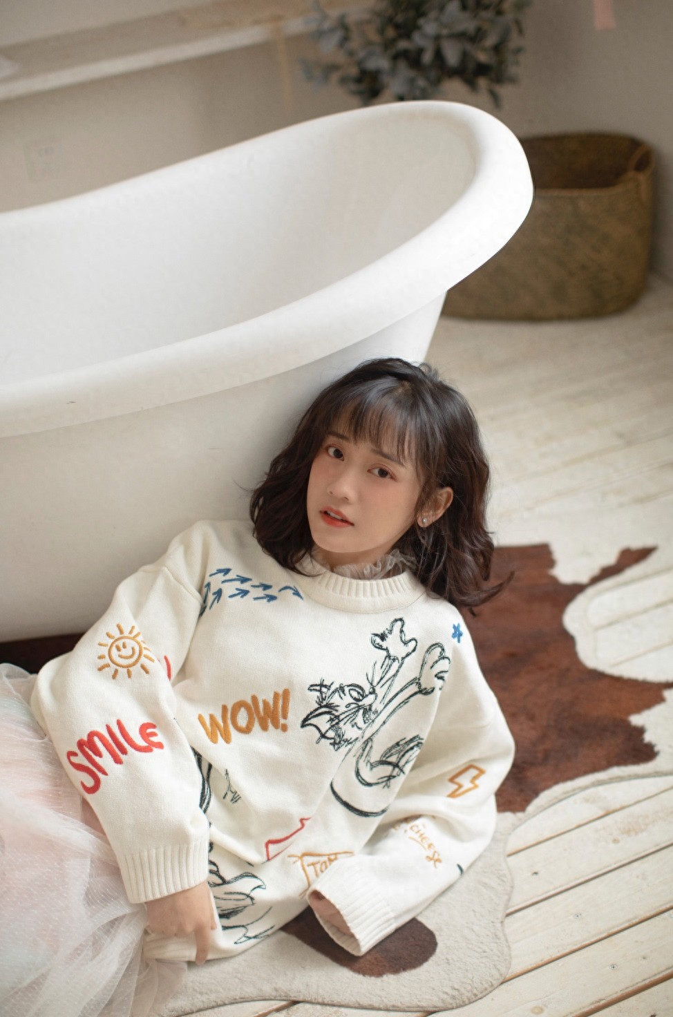 郑湫泓慵懒可爱居家时尚写真，端庄秀气，清新脱俗