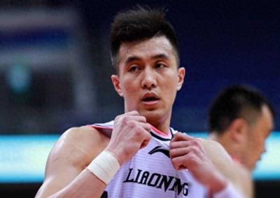 ​搞笑！郭艾伦换新发型遭球迷吐槽，感叹道：整回来太贵了，没钱