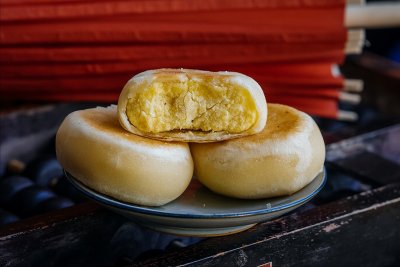 ​夏天自制绿豆饼，不炒馅不开酥，皮薄馅大糯叽叽，清甜鲜香不油腻